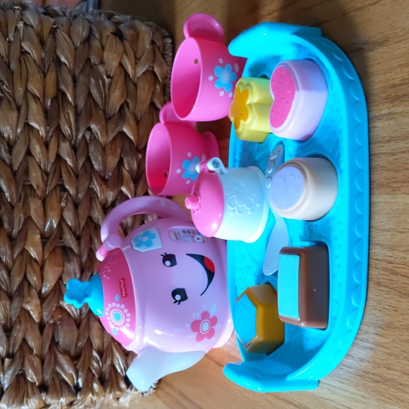 🧩 Fisher Price Laugh & Learn - Sweet Manners Tea Set - Picture 3 of 15